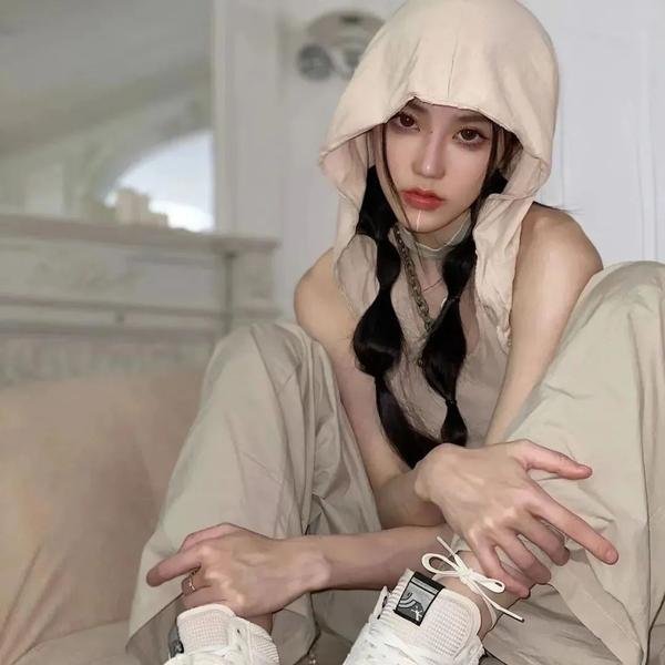 网中的太阳 海报