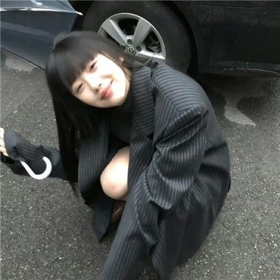 艳女新装 海报